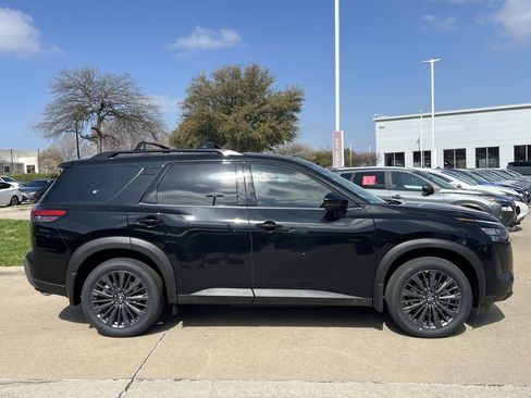 New 2026 Nissan Pathfinder SL image 3