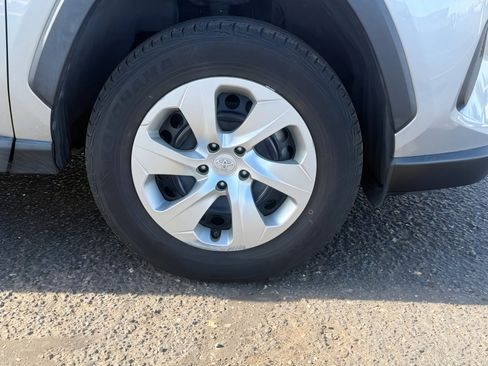 Used 2019 Toyota RAV4 LE image 9