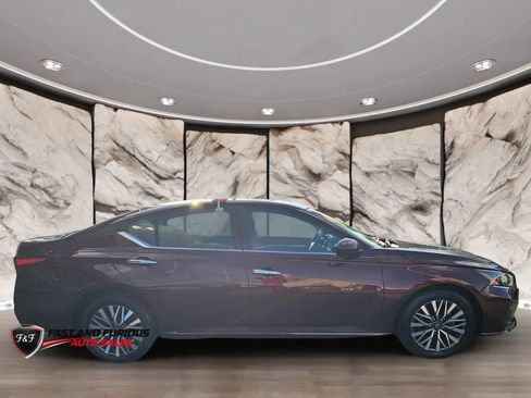 Used 2023 Nissan Altima 2.5 SV w/ SV Premium Package FWD image 4