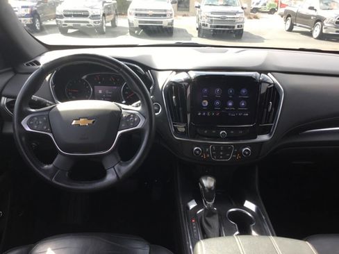 Used 2022 Chevrolet Traverse LT w/ LT Premium Package image 11