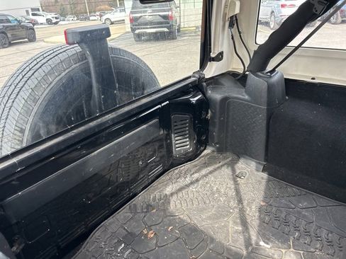 Used 2017 Jeep Wrangler Unlimited Sahara w/ Dual Top Group image 9