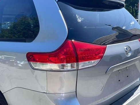 Used 2014 Toyota Sienna LE FWD image 13