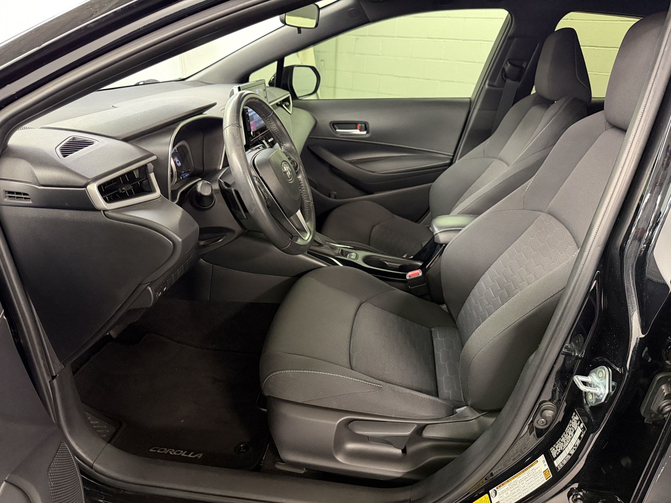 Used 2022 Toyota Corolla SE w/ Carpet Mat Package (TMS) FWD image 5