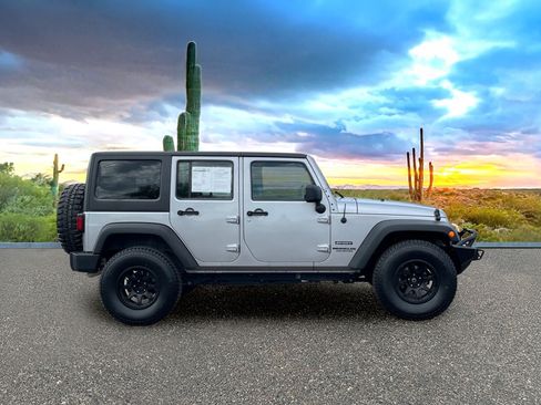 Used 2013 Jeep Wrangler Unlimited Sport AWD/4WD image 6