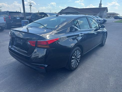 Used 2025 Nissan Altima 2.5 SV FWD image 3