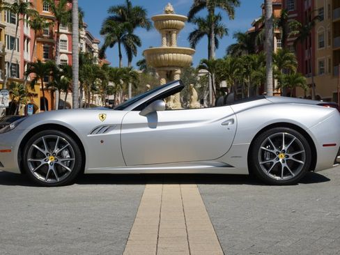 Used 2011 Ferrari California image 5