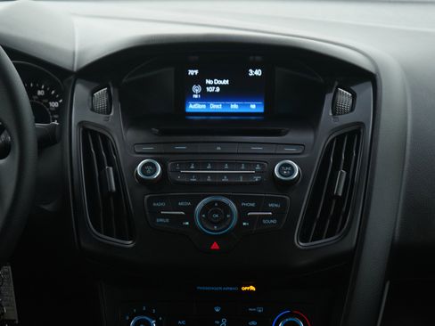 Used 2017 Ford Focus SE image 15