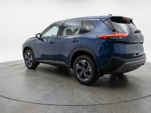 Used 2025 Nissan Rogue SV image 6