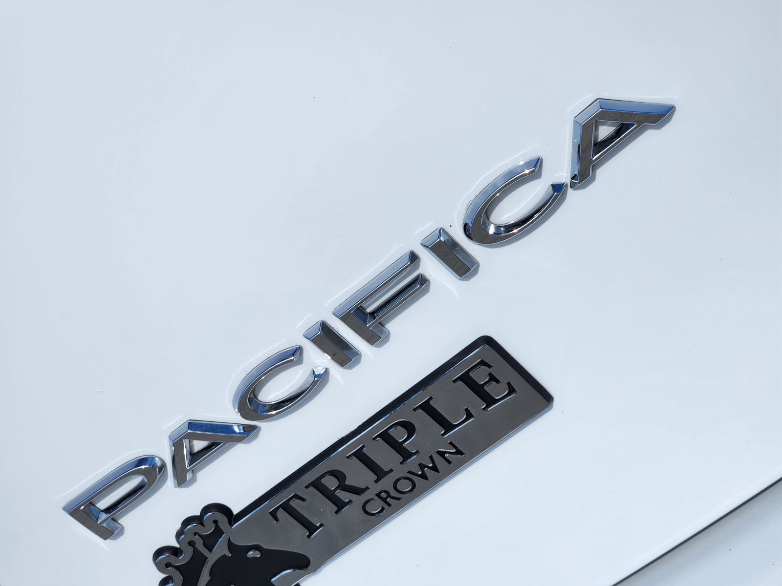 Used 2025 Chrysler Pacifica Select FWD image 10