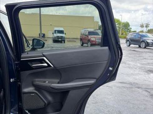 Used 2025 Mitsubishi Outlander SE image 15