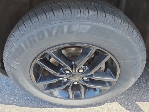 Certified 2017 Jeep Grand Cherokee Limited AWD/4WD image 13