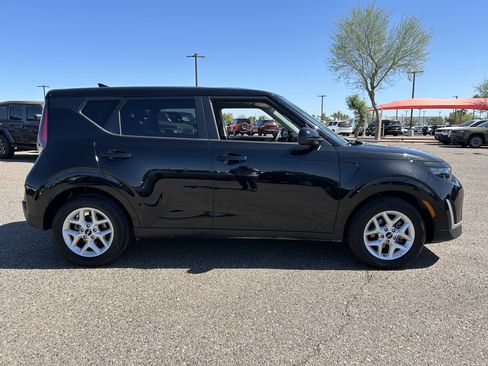 Certified 2025 Kia Soul LX w/ LX Technology Package FWD image 6