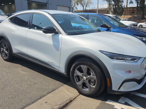 Used 2023 Ford Mustang Mach-E Select RWD image 3