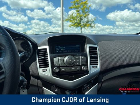 Used 2015 Chevrolet Cruze LT FWD image 3