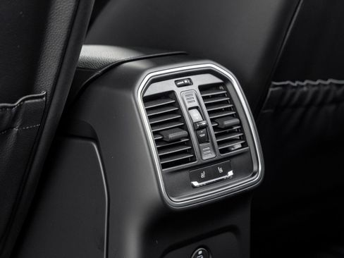 Certified 2026 Porsche Macan AWD/4WD image 33