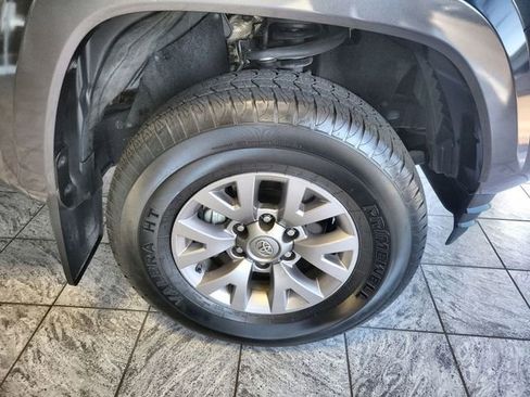 Used 2019 Toyota Tacoma SR5 RWD image 10