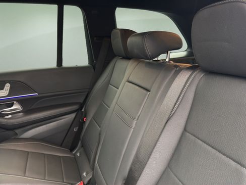 Used 2025 Mercedes-Benz GLS 450 4MATIC image 18
