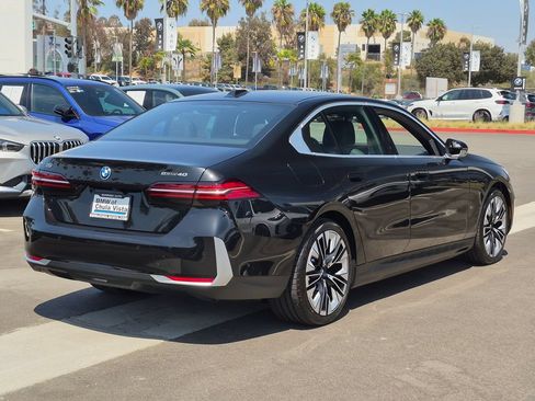 New 2027 BMW i5 eDrive40 w/ Premium Package RWD image 6