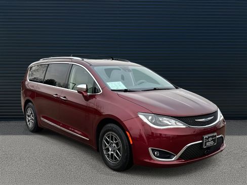 Used 2020 Chrysler Pacifica Limited w/ Advanced Safetytec Group image 3