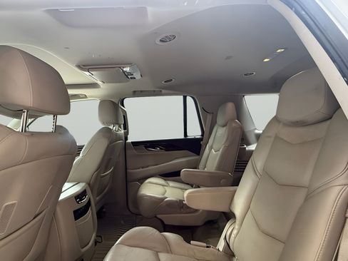 Used 2017 Cadillac Escalade Luxury AWD/4WD image 13
