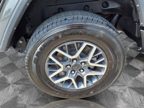Used 2025 Jeep Wrangler Unlimited Sahara AWD/4WD image 23