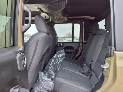 New 2026 Jeep Gladiator Sport AWD/4WD image 15