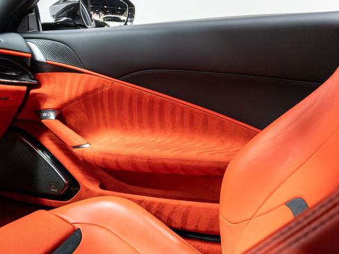 Used 2022 Ferrari Roma RWD image 16