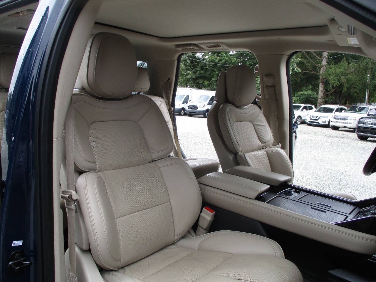 Used 2018 Lincoln Navigator Reserve w/ Technology Package AWD/4WD image 28