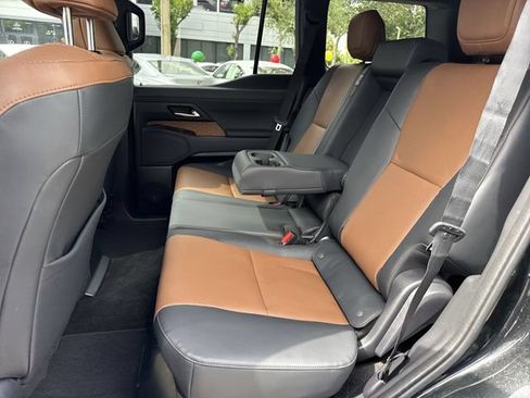 Used 2024 Lexus GX 550 w/ Accessory Package (2T) AWD/4WD image 23