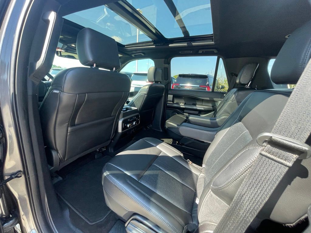 Used 2020 Ford Expedition XLT w/ Equipment Group 202A RWD image 24