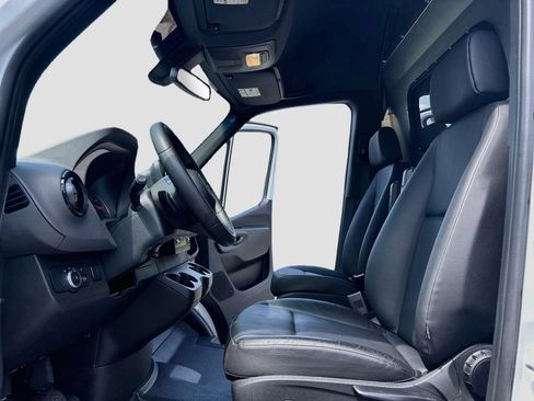 Used 2025 Mercedes-Benz Sprinter 2500 image 30