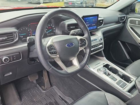 Used 2023 Ford Explorer XLT w/ Equipment Group 202A RWD image 17