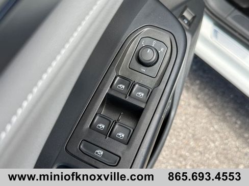 Used 2024 Volkswagen Taos SE FWD image 16