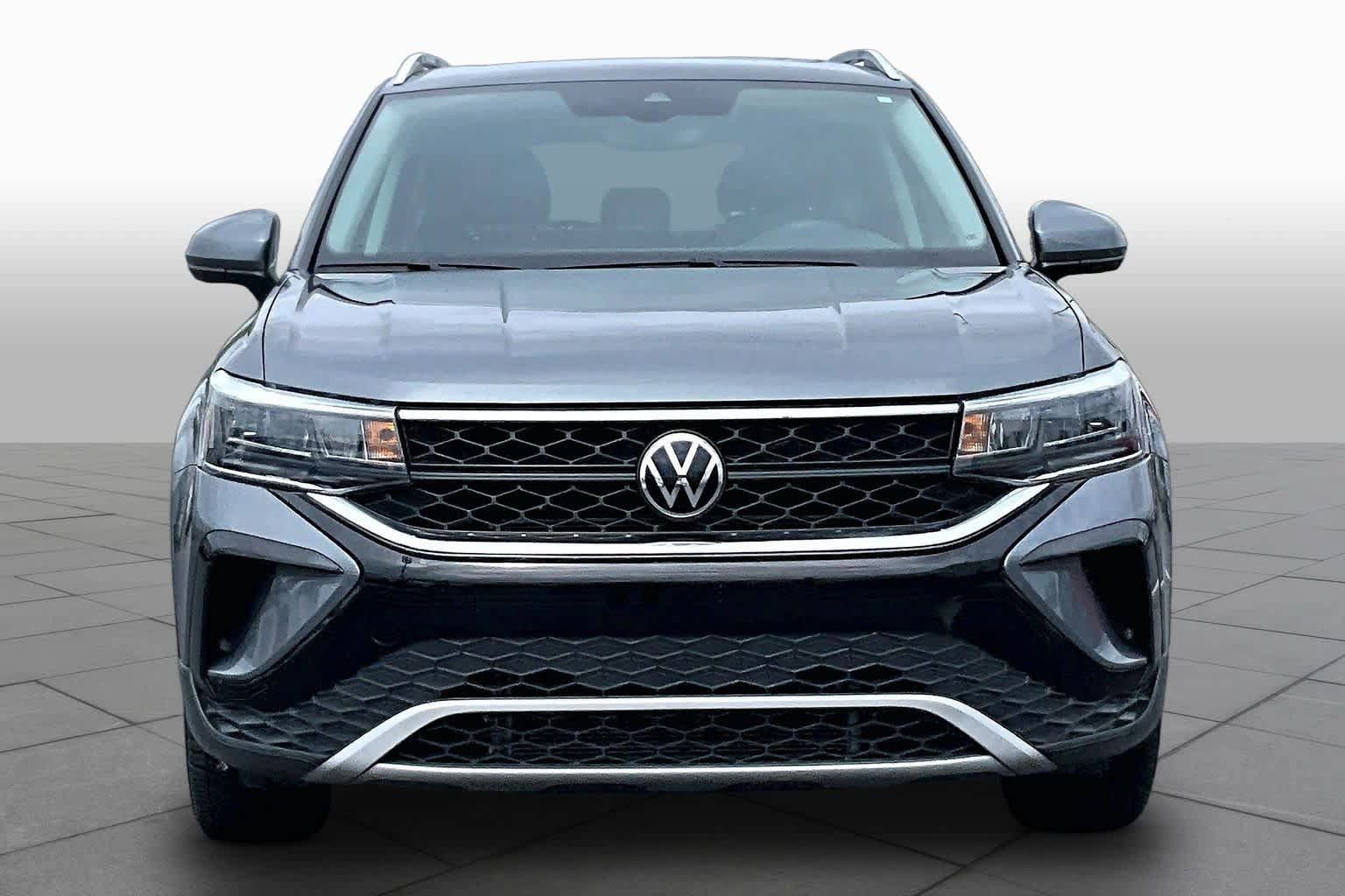 Used 2023 Volkswagen Taos SE w/ Panoramic Sunroof Package AWD/4WD image 4