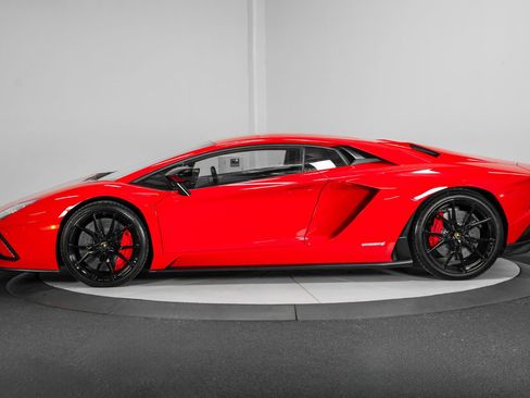 Used 2018 Lamborghini Aventador S image 7