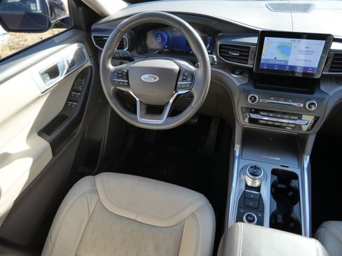 Used 2020 Ford Explorer Platinum image 10