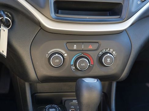 Used 2016 Jeep Cherokee Sport image 23