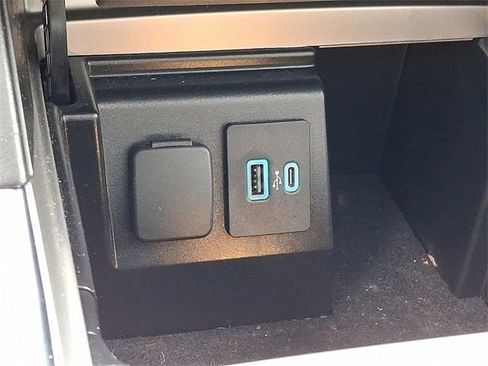 Used 2023 Ford Explorer Limited w/ Limited Technology Package image 26