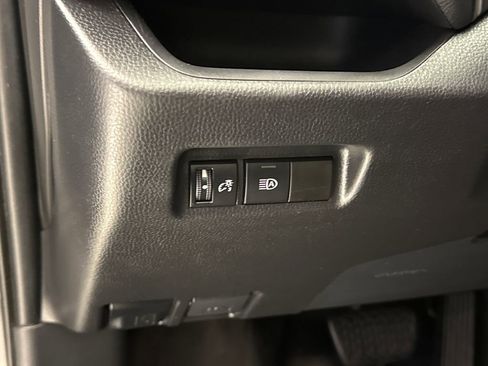 Used 2019 Toyota RAV4 LE FWD image 22