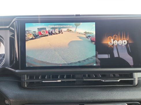 Used 2025 Jeep Wrangler Willys image 30