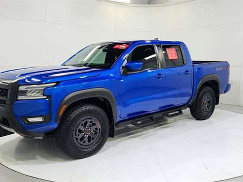 Used 2025 Nissan Frontier PRO-4X AWD/4WD image 3