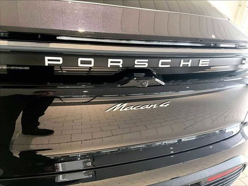 Used 2024 Porsche Macan 4 Electric image 37