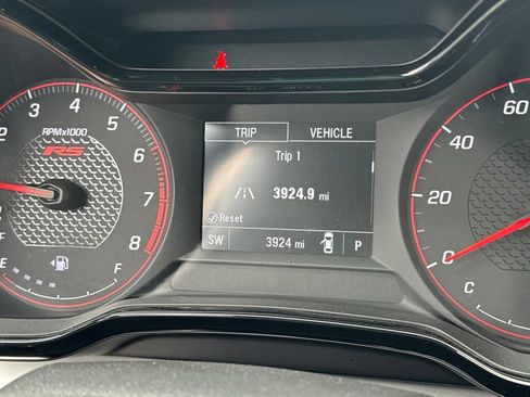 Used 2026 Chevrolet Trax RS w/ Sunroof Package FWD image 33