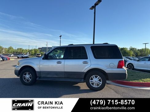 Used 2004 Ford Expedition XLT image 3