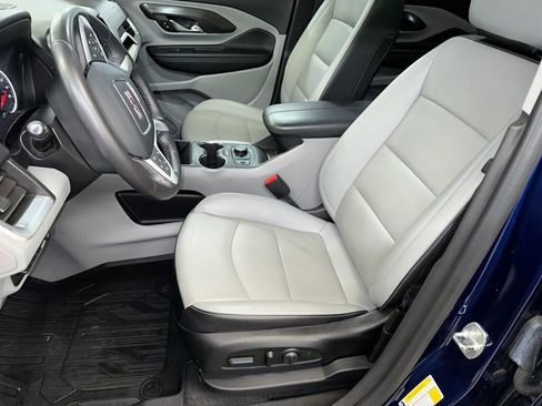 Certified 2022 GMC Terrain SLT w/ Infotainment Package II image 2