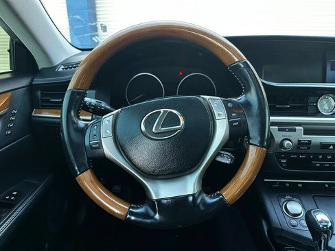 Used 2013 Lexus ES 300h w/ Luxury Pkg FWD image 21