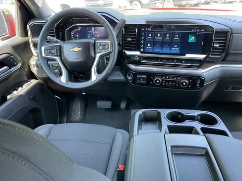 Used 2025 Chevrolet Silverado 1500 LT AWD/4WD image 9