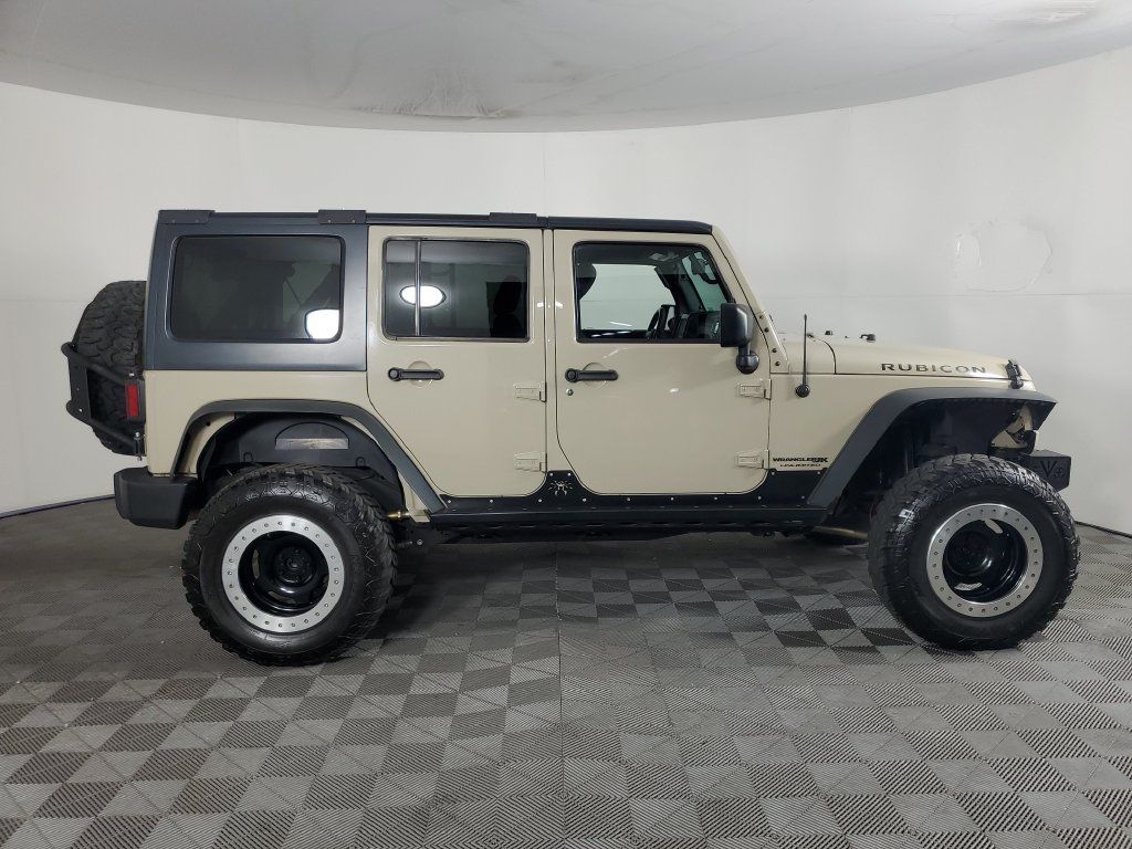 Used 2018 Jeep Wrangler Unlimited Rubicon w/ Connectivity Group AWD/4WD image 3