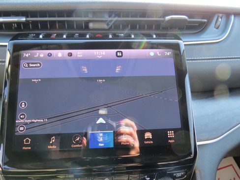 Used 2023 Jeep Grand Cherokee Limited image 24