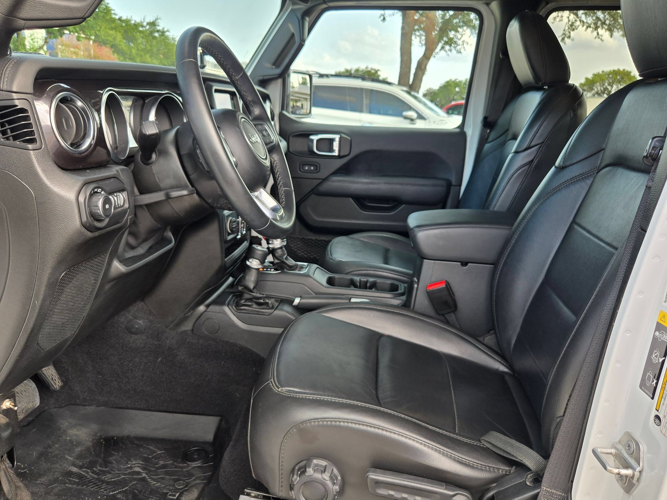 Used 2021 Jeep Wrangler Unlimited Sahara AWD/4WD image 9